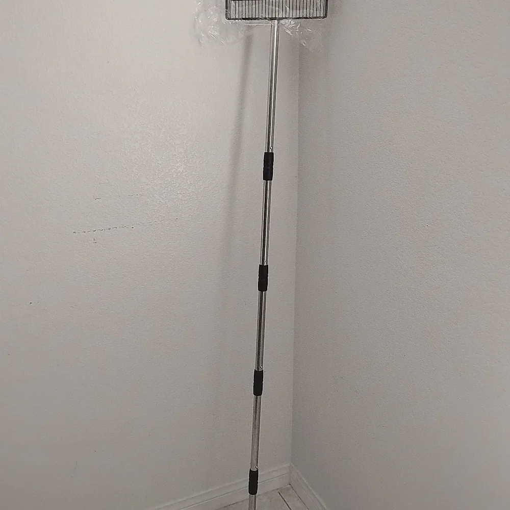 Sturdy Black Metal Habitat Scooper for Small Pets Widely Applicable
